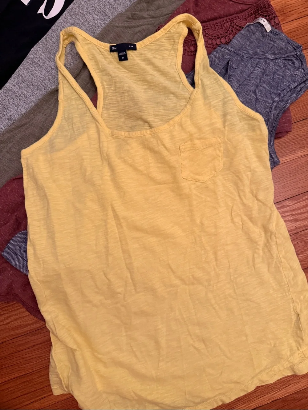 7 Women’s sleeveless and short sleeves basics Tops Bundle S/M